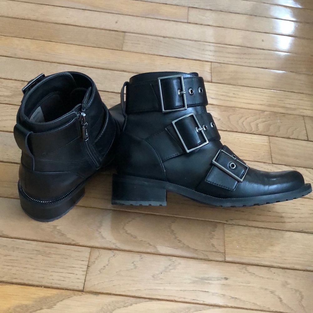 Blondo Leather Moto Boots! Worn once! Black, Size 6, silver trim, & waterproof.